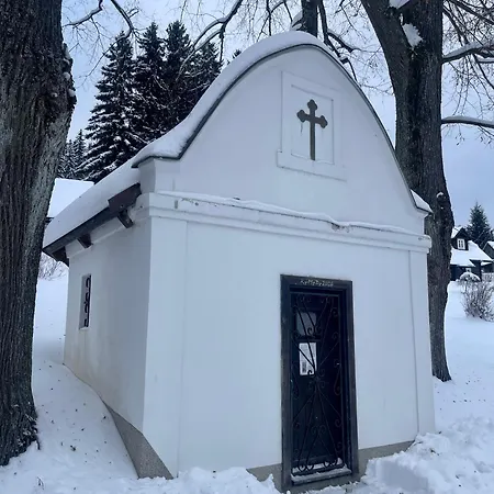 Se Zahradou V Chalupe U Tri Srnek